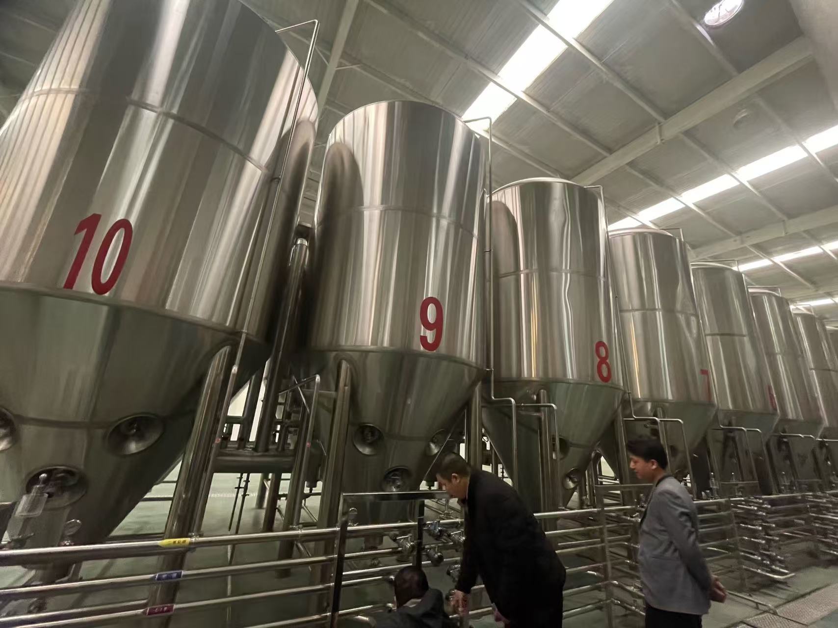 磐石精酿啤酒设备厂—平面布置、设备设计、制造、调试、培训等一条龙服务